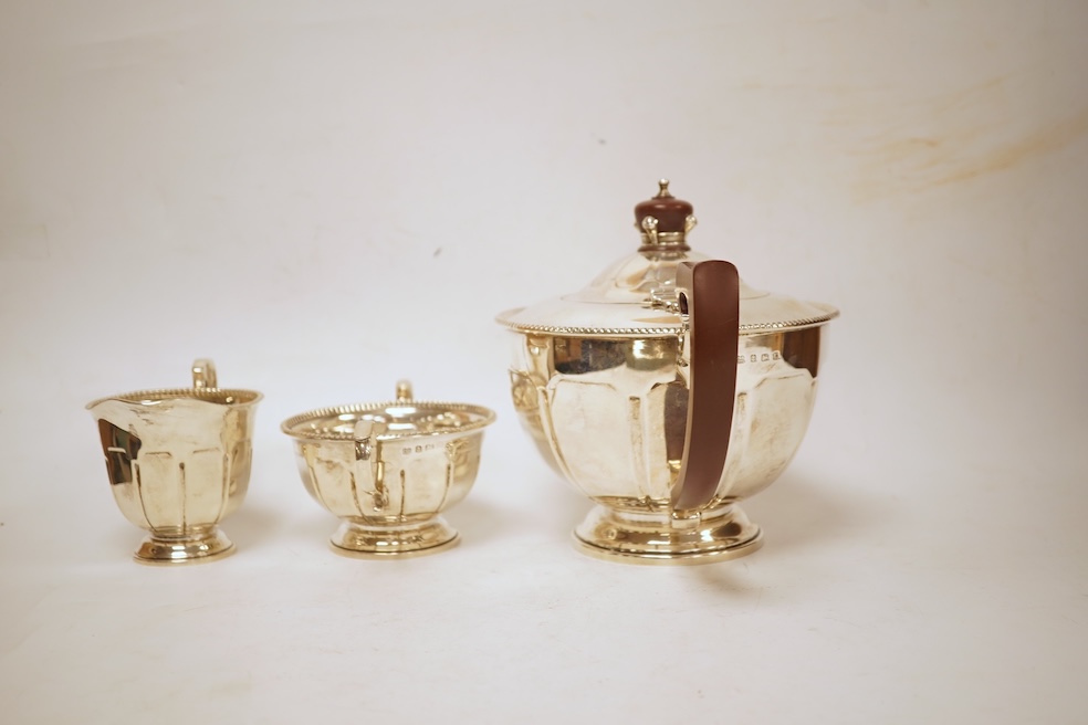 A George V three piece silver tea set by Pearce & Sons & Sons, Birmingham, 1935, gross weight 26.6oz.